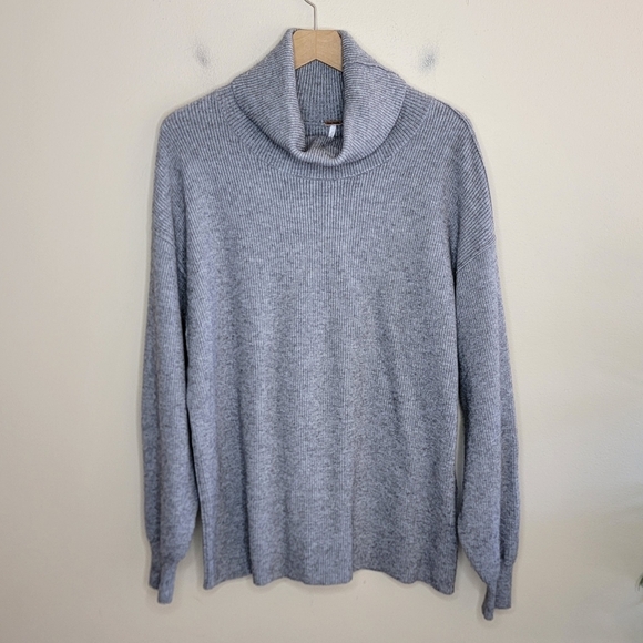Free People | Oversized Gray Ribbed Turtleneck Sweater Size XS - Picture 1 of 6